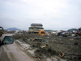 4月9日(土)　被災地視察−津波被害